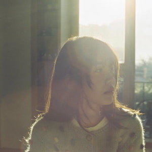 Dengarkan lagu Don't forget me (Prod. ROCOBERRY) nyanyian 尹美莱 dengan lirik