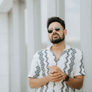 Dengarkan Zindagi Tamasha Bani lagu dari Pav Dharia dengan lirik