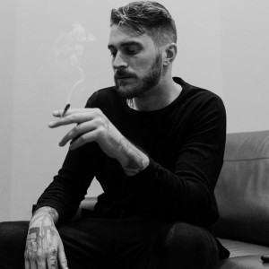 Dengarkan lagu THE NOISE (feat. Justin Stone) (Explicit) nyanyian The Noise Unheard dengan lirik