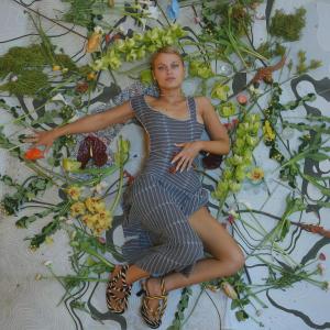 ดาวน์โหลดและฟังเพลง av<3 พร้อมเนื้อเพลงจาก Bette