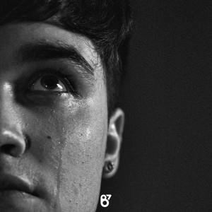 Listen to Упала слеза song with lyrics from Ovvner