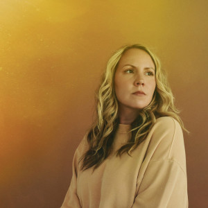 Dengarkan Colorblind lagu dari Mary Bragg dengan lirik