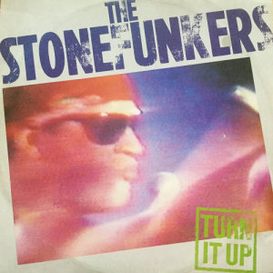 ดาวน์โหลดและฟังเพลง Turn It Up พร้อมเนื้อเพลงจาก Stonefunkers