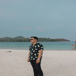 Dengarkan lagu Biarkan nyanyian Ruang Waktu dengan lirik