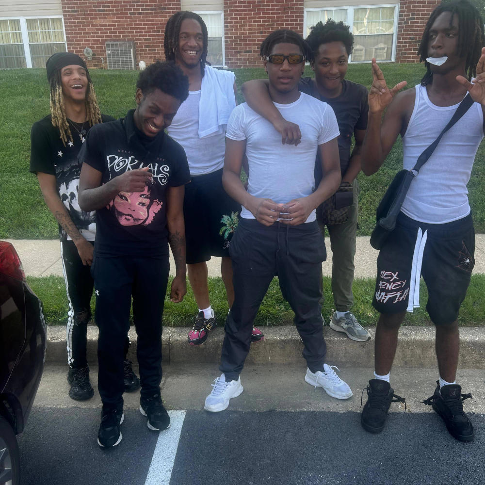 KUE FREE (feat. Lor 5ives) (Explicit)