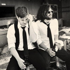 Dengarkan Make You Fall (In Love) lagu dari New American Classic dengan lirik