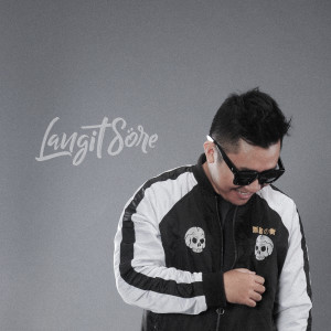 收听Langit Sore的Takut Kamu Pergi歌词歌曲