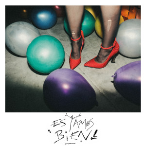 ดาวน์โหลดและฟังเพลง Estamos Bien พร้อมเนื้อเพลงจาก Moenia