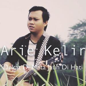 收聽Arie Kelir的Dekat Di Mata Jauh Di Hati歌詞歌曲