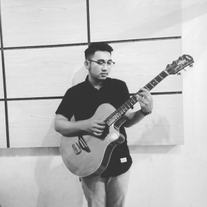Dengarkan Kertas & Pena lagu dari Ilham Nurfauzi dengan lirik