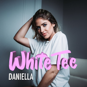 ดาวน์โหลดและฟังเพลง White Tee พร้อมเนื้อเพลงจาก Daniella