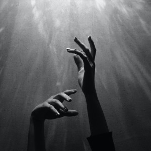 Dengarkan Louinoxus lagu dari RvR dengan lirik