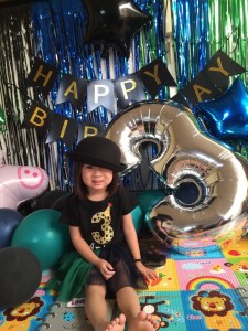 ดาวน์โหลดและฟังเพลง HBD TO U พร้อมเนื้อเพลงจาก 萧莉儿