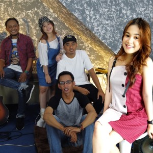 收听Sasya Arkhisna的Rek Ayo Rek歌词歌曲