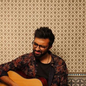 Dengarkan Tujhse Badhkar Nahi Hai lagu dari Osho Jain dengan lirik