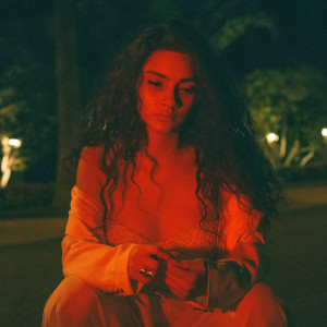 Dengarkan lagu Secrets nyanyian Rachell Rivas dengan lirik