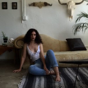 ดาวน์โหลดและฟังเพลง Confidently Lost พร้อมเนื้อเพลงจาก Sabrina Claudio