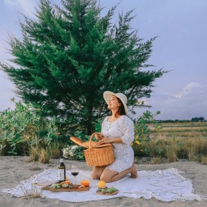 Dengarkan Kadang Diatas Kadang Dibawah lagu dari Putri Bulan dengan lirik