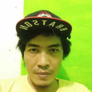 Dengarkan Kereta Senja lagu dari Tommylavinge dengan lirik