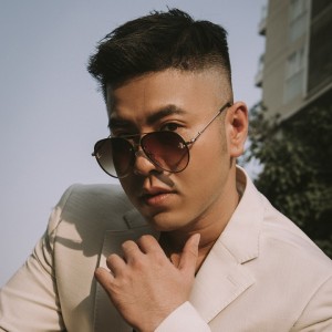 Dengarkan Gió Buốt Tim (Remix) lagu dari Akira Phan dengan lirik