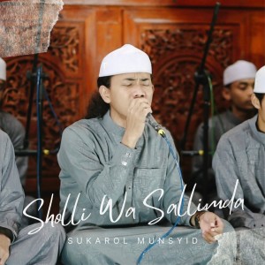Listen to Sholli Wa Sallimda song with lyrics from Sukarol Munsyid