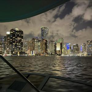 Listen to tankonE (Explicit) song with lyrics from Unitus