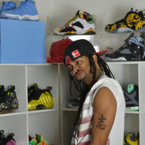 ดาวน์โหลดและฟังเพลง Look at Me Now พร้อมเนื้อเพลงจาก Mic Nice