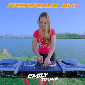 收聽Emily Young的Kesucian Ati歌詞歌曲