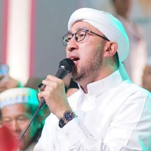 Dengarkan MAULANA YA MAULANA lagu dari MAJELIS AZ ZAHIR dengan lirik