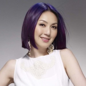 收聽楊千嬅的Light Me Up歌詞歌曲