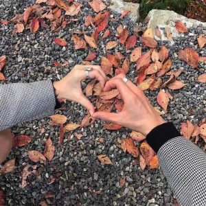 Dengarkan 促笨拙但我爱你 lagu dari 廖庆林 dengan lirik