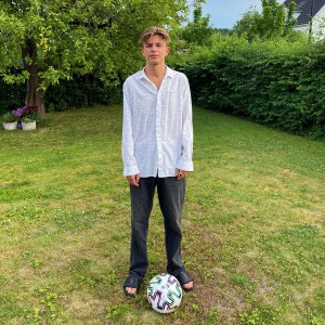 Dengarkan lagu Trädgårn (Explicit) nyanyian Henric Edström dengan lirik