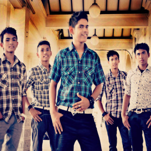 Listen to Di Lamun Rindu song with lyrics from Qalam Band