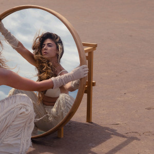 ดาวน์โหลดและฟังเพลง dudas พร้อมเนื้อเพลงจาก Victor Mirallas & Beatbusters