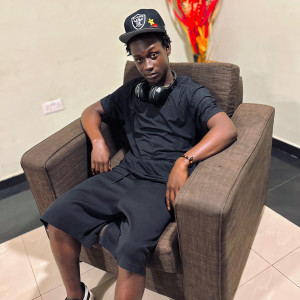 ดาวน์โหลดและฟังเพลง Mena Menie พร้อมเนื้อเพลงจาก RapCore