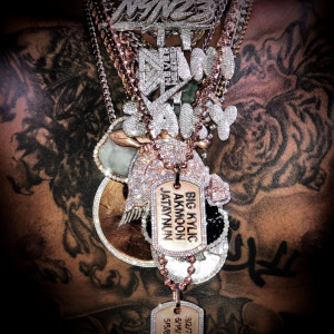 Dengarkan Out the Trap (Explicit) lagu dari N9N23 dengan lirik