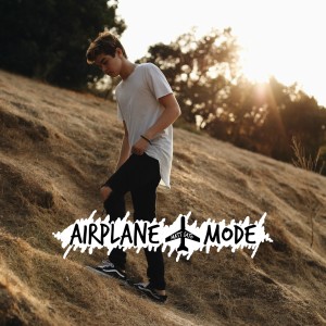 ดาวน์โหลดและฟังเพลง Airplane Mode พร้อมเนื้อเพลงจาก Matt Sato