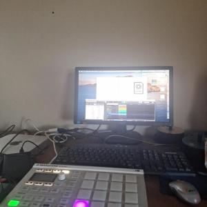 default playlist img