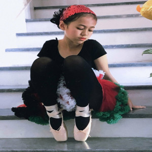 Dengarkan lagu LE CHAGRIN nyanyian CélineDee Matahari dengan lirik