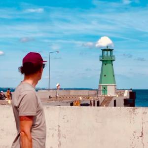 收聽Ernesto的Не скоро歌詞歌曲