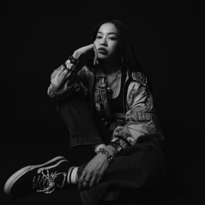 收听卫柔伊的包莖天歌词歌曲