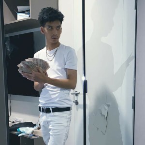 Dengarkan Zero To Hero (Explicit) lagu dari Lil X dengan lirik