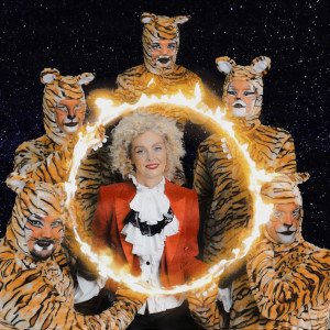 ดาวน์โหลดและฟังเพลง God Tigra พร้อมเนื้อเพลงจาก Cream Soda