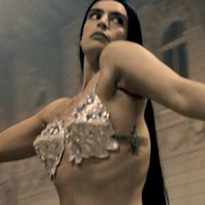 Dengarkan Human lagu dari Sevdaliza dengan lirik
