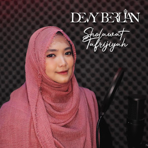 Album Sholawat Tafrijiyah from Devy Berlian