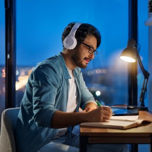 ดาวน์โหลดและฟังเพลง Low-End Frequencies For Productivity พร้อมเนื้อเพลงจาก Music for Work Beats