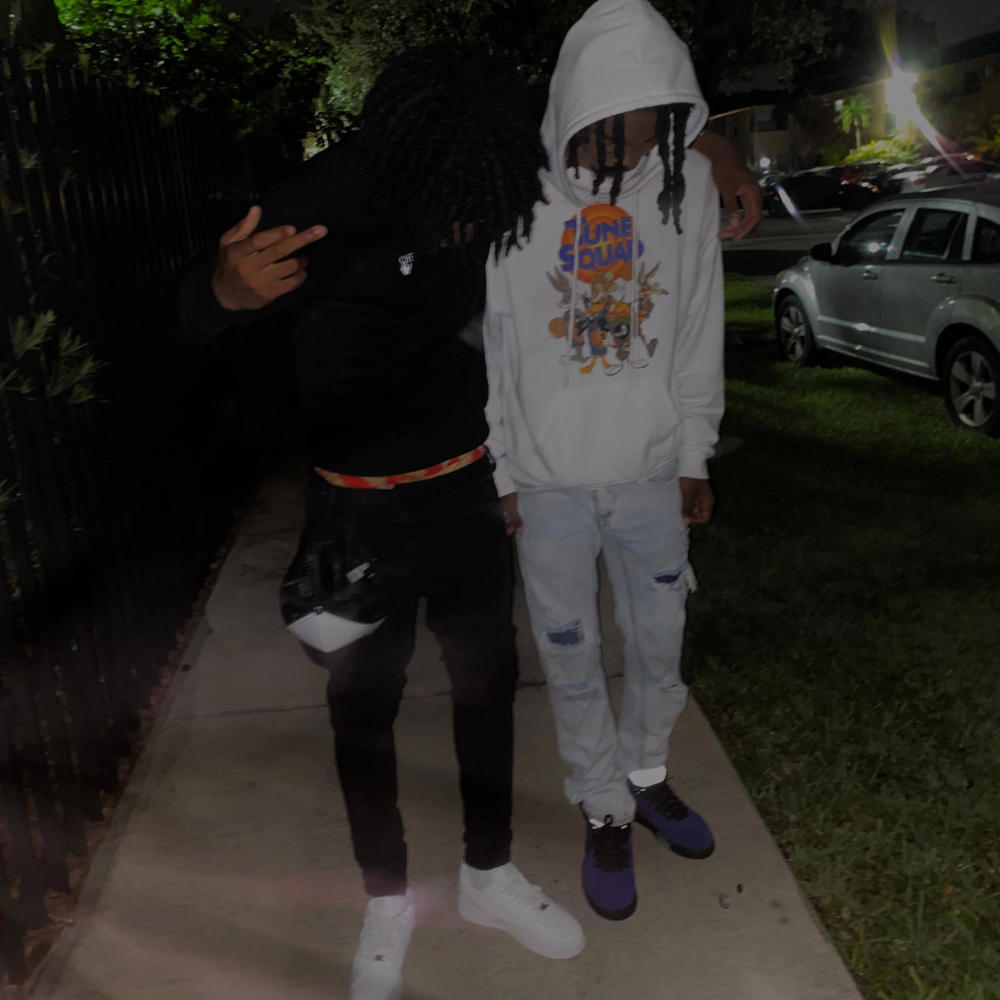 Switchin Sides (feat. JayHunnit & Essential) (Explicit)