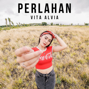 ดาวน์โหลดและฟังเพลง Perlahan พร้อมเนื้อเพลงจาก Vita Alvia
