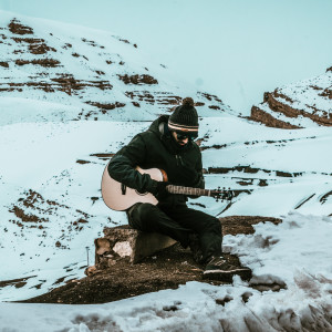 Dengarkan lagu Dheere Dheere nyanyian Osho Jain dengan lirik