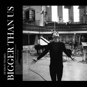 ดาวน์โหลดและฟังเพลง Bigger Than Us พร้อมเนื้อเพลงจาก Hudson Thames